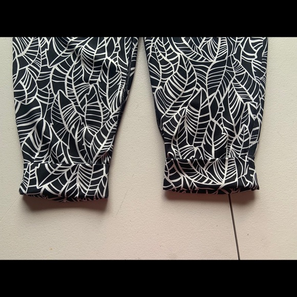 LULULEMON WOMENS Jogger Floral Pants 8 - Picture 2 of 8